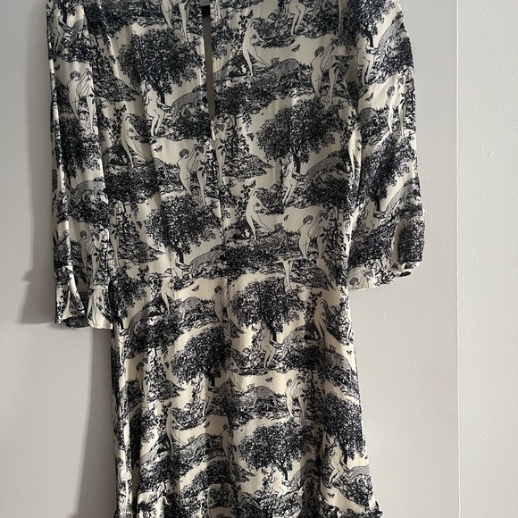 Reformation doutzen dress in wonderland print. Worn twice, sold out. - Picture 4 of 4